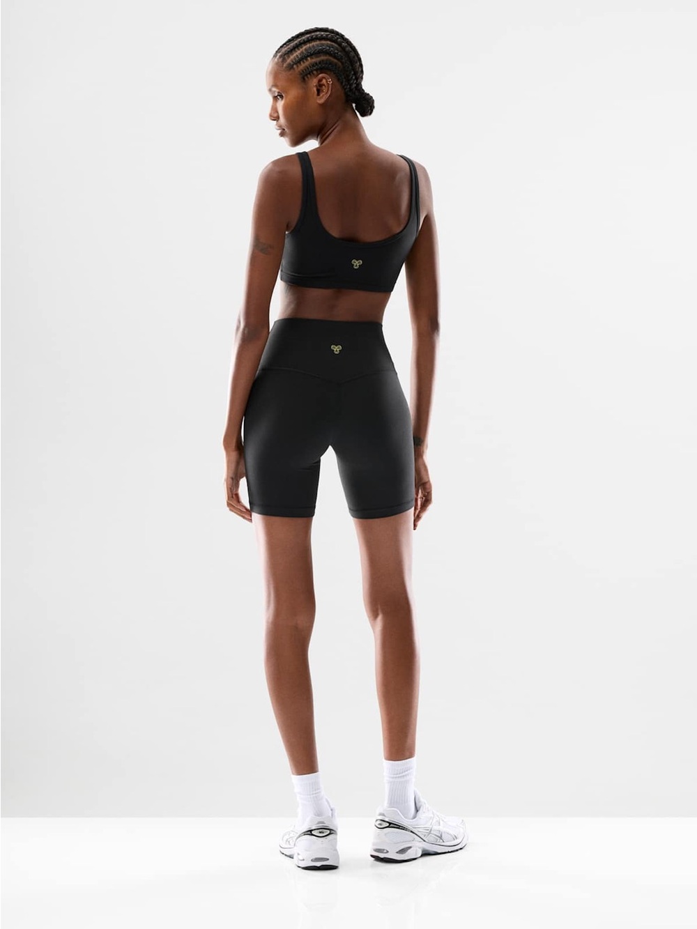 ARITZIA Cheeky Hi-Rise 7" Black Bike Shorts Size 2 - Picture 4 of 8